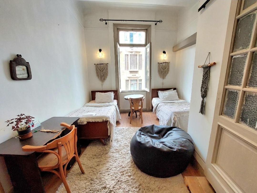 Arab Hostel, Welcoming All Solo And Groups Travellers But, Unmarried Couples Not Allowed Alexandria Exterior foto